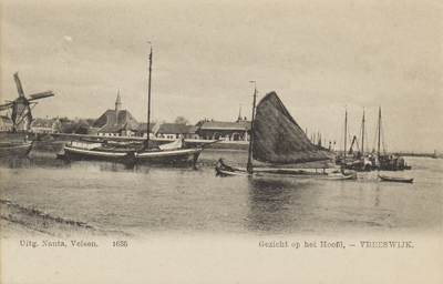 130432 Afbeelding van enkele schepen in de Lek bij Vreeswijk.N.B. De gemeente Vreeswijk is per 1 juli 1971 gevoegd bij ...